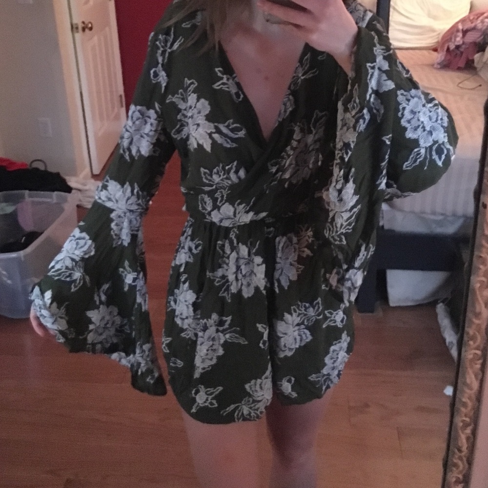 Abercrombie and Fitch Bellsleeve Floral Romper